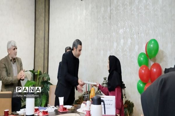 جلسه‌ شورای آموزگاران آموزشگاه علامه طباطبایی پیشوا با طعم یلدا