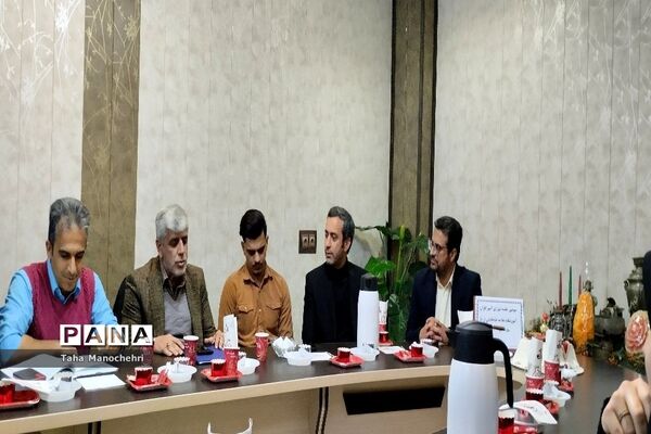 جلسه‌ شورای آموزگاران آموزشگاه علامه طباطبایی پیشوا با طعم یلدا