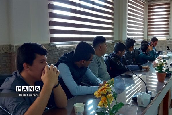 ‌تجلیل از فعالان فرهنگی هنری و قرآن و عترت در قرچک