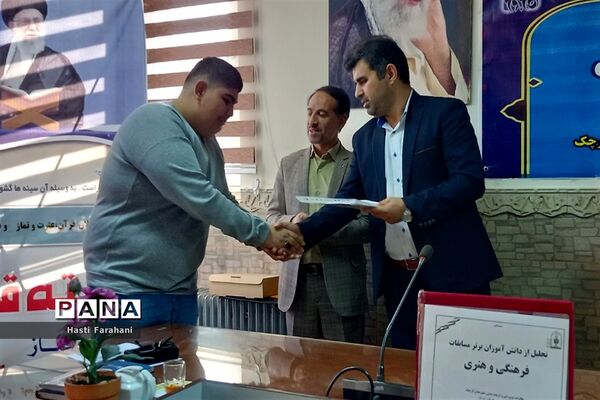 ‌تجلیل از فعالان فرهنگی هنری و قرآن و عترت در قرچک