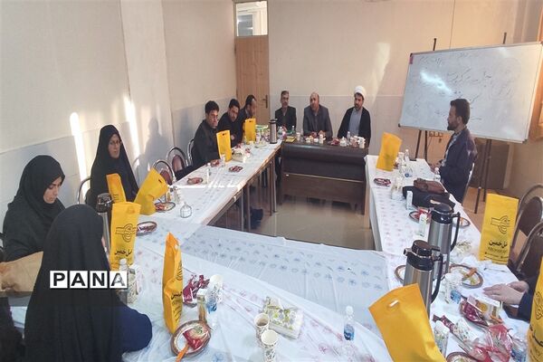 جلسه سرگروه‌های کیفیت‌بخشی فعالیت‌های پرورشی و فرهنگی مدارس استان مرکزی