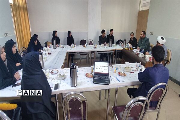 جلسه سرگروه‌های کیفیت‌بخشی فعالیت‌های پرورشی و فرهنگی مدارس استان مرکزی
