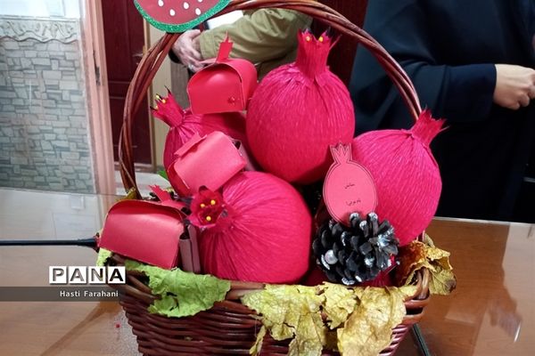 جشنواره یلدا در اداره آموزش‌ و‌ پرورش قرچک