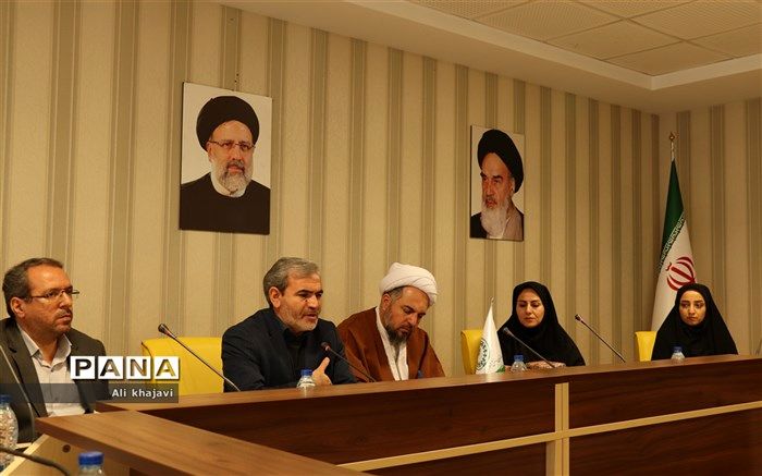 فعالیت مشارکتی‌ دانش‌آموزان به‌عنوان عنصری مهم در آموزش‌و‌پرورش مورد تاکید است