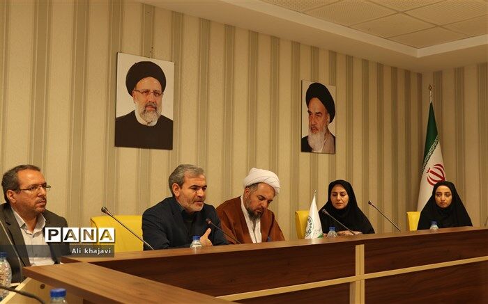 فعالیت مشارکتی‌ دانش‌آموزان به‌عنوان عنصری مهم در آموزش‌و‌پرورش مورد تاکید است