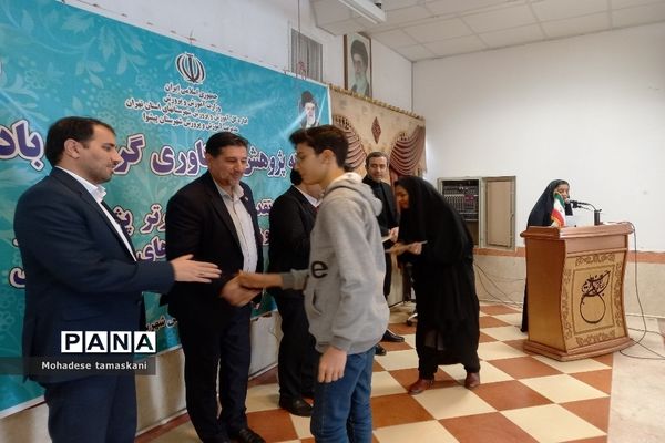 مراسم گرامیداشت معلمان و دانش‌آموزان پژوهشگر در شهرستان پیشوا