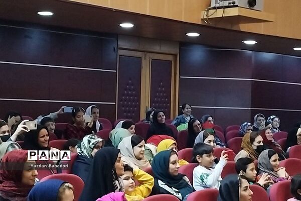 جشن یلدا برای دانش‌آموزان شهرستان شهریار