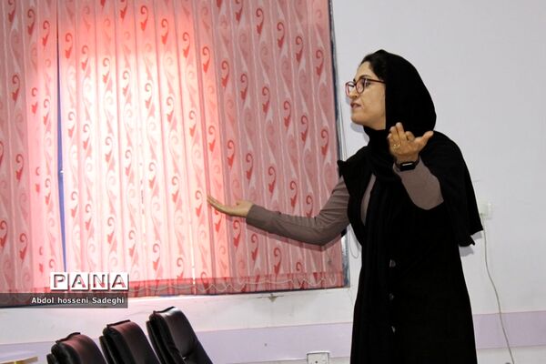 تجلیل از دانش‌آموزان برگزیده چهارمین دوره مسابقات علمی پژوهشی  شهرستان بوشهر
