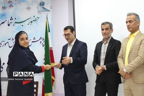 تجلیل از دانش‌آموزان برگزیده چهارمین دوره مسابقات علمی پژوهشی  شهرستان بوشهر
