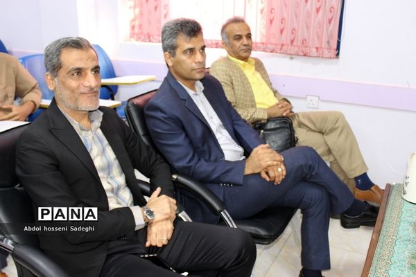 تجلیل از دانش‌آموزان برگزیده چهارمین دوره مسابقات علمی پژوهشی  شهرستان بوشهر