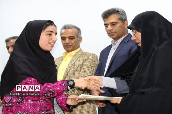 تجلیل از دانش‌آموزان برگزیده چهارمین دوره مسابقات علمی پژوهشی  شهرستان بوشهر