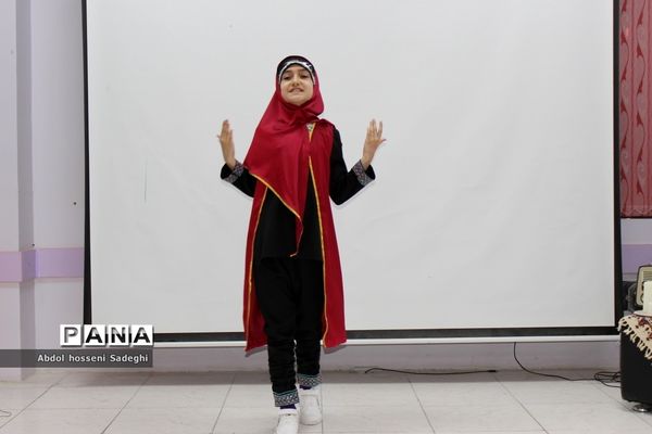 تجلیل از دانش‌آموزان برگزیده چهارمین دوره مسابقات علمی پژوهشی  شهرستان بوشهر