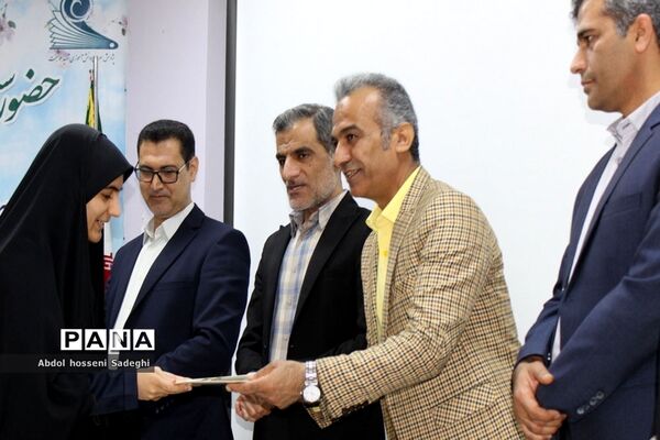 تجلیل از دانش‌آموزان برگزیده چهارمین دوره مسابقات علمی پژوهشی  شهرستان بوشهر