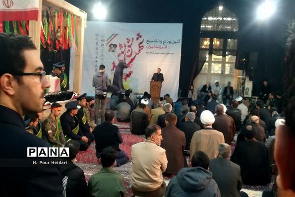 خاکسپاری پیکر شهید گمنام در بوستان شهدای آذر قم