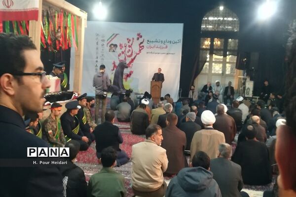 خاکسپاری پیکر شهید گمنام در بوستان شهدای آذر قم