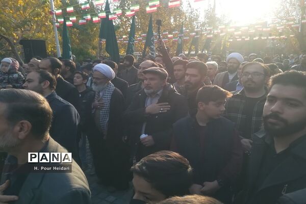 خاکسپاری پیکر شهید گمنام در بوستان شهدای آذر قم