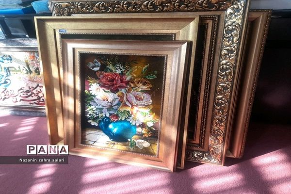 نمایش هنر هنرمندان قالی‌بافی در کارگاه قالی بافی شهرستان پیشوا