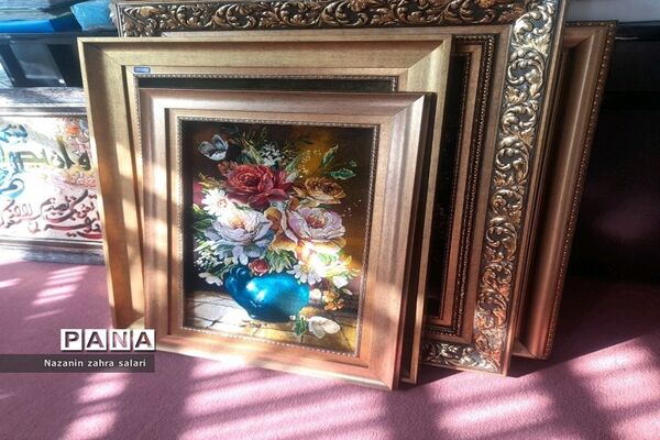 نمایش هنر هنرمندان قالی‌بافی در کارگاه قالی بافی شهرستان پیشوا