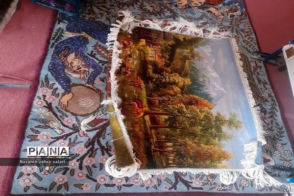 نمایش هنر هنرمندان قالی‌بافی در کارگاه قالی بافی شهرستان پیشوا