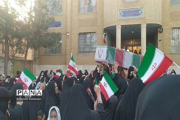 جلوه‌هایی از ارادت دانش‌آموزان مدارس قم به اهل بیت(ع) و شهدا-3