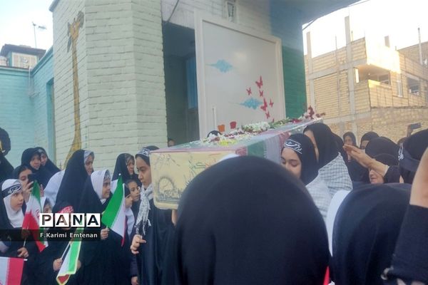 جلوه‌هایی از ارادت دانش‌آموزان مدارس قم به اهل بیت(ع) و شهدا-3