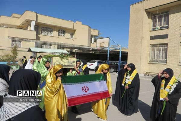 تشییع شهید گمنام هشت سال دفاع مقدس در مدرسه دخترانه هیئت امنایی امام رضا(ع) جهرم