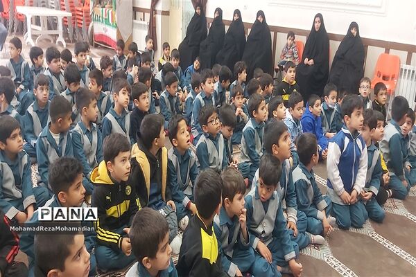 بزرگداشت مقام مادران شاهد در دبستان شاهد آقامصطفی خمینی کاشمر