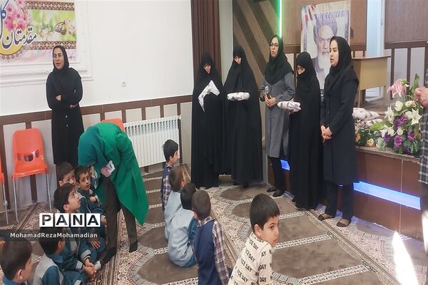 بزرگداشت مقام مادران شاهد در دبستان شاهد آقامصطفی خمینی کاشمر