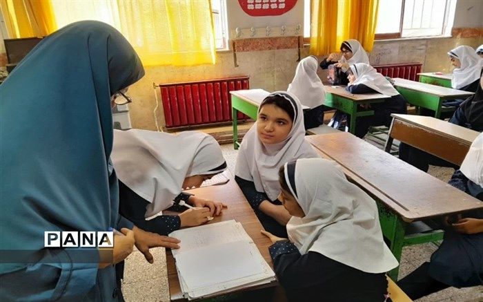 تدریس معلم پایه ششم نورآبادی به شیوه‌ای نوین