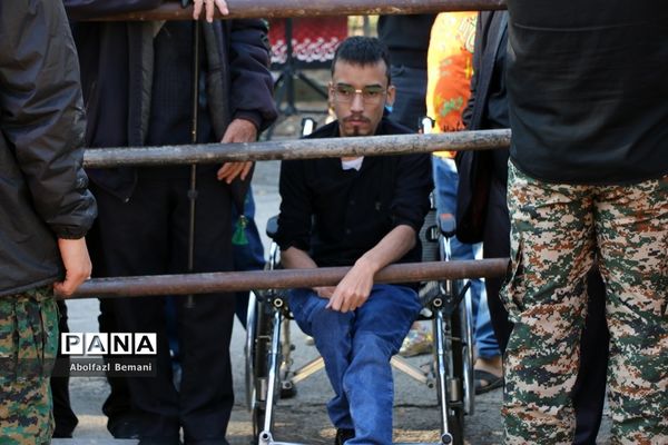 جلوه‌هایی از حضور نوجوانان و جوانان در مراسم وداع با لاله‌های فاطمی