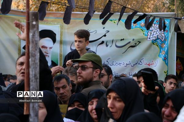 جلوه‌هایی از حضور نوجوانان و جوانان در مراسم وداع با لاله‌های فاطمی