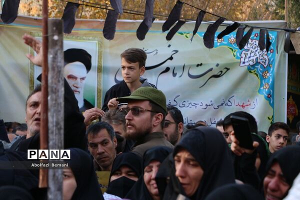 جلوه‌هایی از حضور نوجوانان و جوانان در مراسم وداع با لاله‌های فاطمی