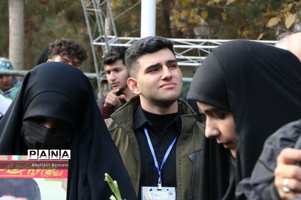 جلوه‌هایی از حضور نوجوانان و جوانان در مراسم وداع با لاله‌های فاطمی