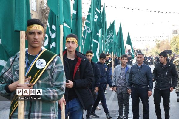 جلوه‌هایی از حضور نوجوانان و جوانان در مراسم وداع با لاله‌های فاطمی
