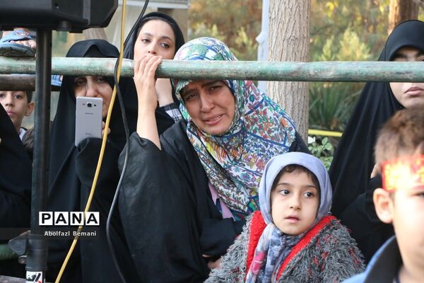 جلوه‌هایی از حضور نوجوانان و جوانان در مراسم وداع با لاله‌های فاطمی