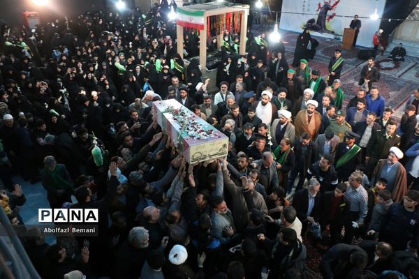 جلوه‌هایی از حضور نوجوانان و جوانان در مراسم وداع با لاله‌های فاطمی