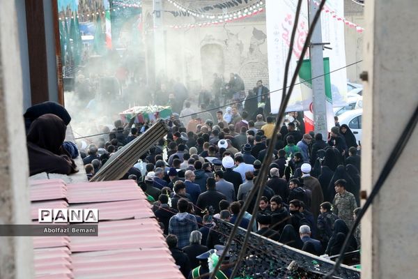 جلوه‌هایی از حضور نوجوانان و جوانان در مراسم وداع با لاله‌های فاطمی