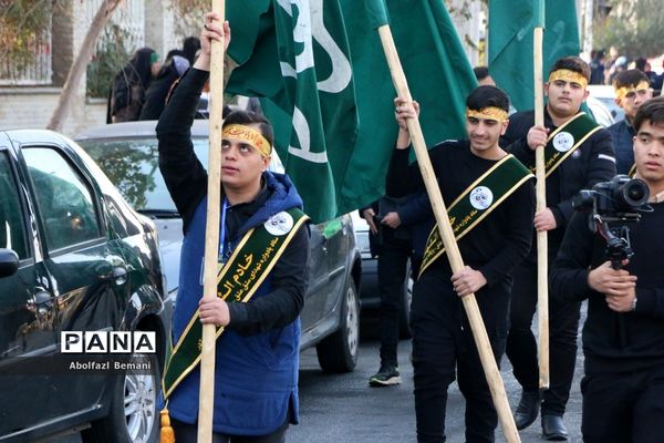 جلوه‌هایی از حضور نوجوانان و جوانان در مراسم وداع با لاله‌های فاطمی