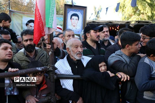 جلوه‌هایی از حضور نوجوانان و جوانان در مراسم وداع با لاله‌های فاطمی