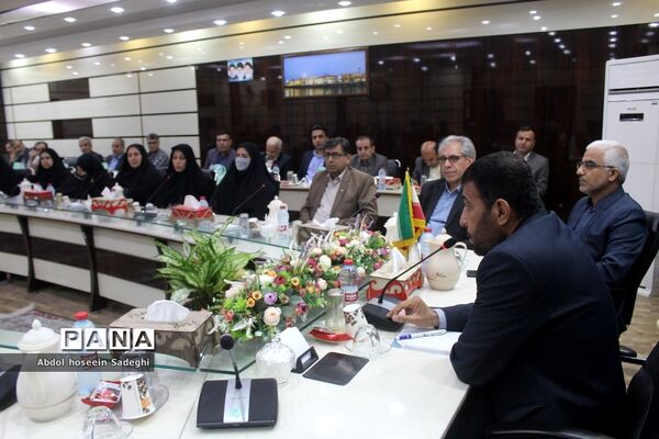 جلسه هم اندیشی مدیرکل آموزش و پرورش استان بوشهر با روسای ادارات داخلی و کارشناس مسئولان اداره کل