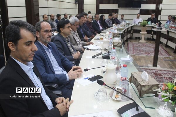 جلسه هم اندیشی مدیرکل آموزش و پرورش استان بوشهر با روسای ادارات داخلی و کارشناس مسئولان اداره کل