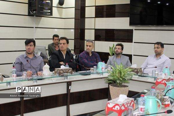 جلسه هم اندیشی مدیرکل آموزش و پرورش استان بوشهر با روسای ادارات داخلی و کارشناس مسئولان اداره کل