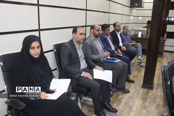 جلسه هم اندیشی مدیرکل آموزش و پرورش استان بوشهر با روسای ادارات داخلی و کارشناس مسئولان اداره کل