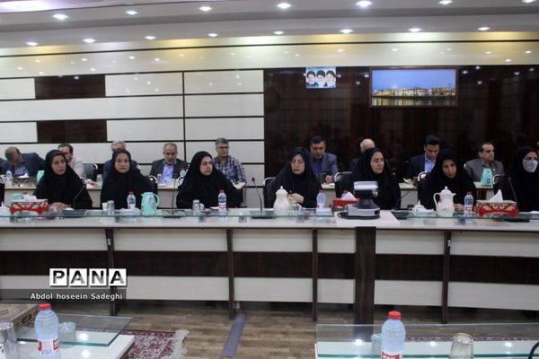 جلسه هم اندیشی مدیرکل آموزش و پرورش استان بوشهر با روسای ادارات داخلی و کارشناس مسئولان اداره کل