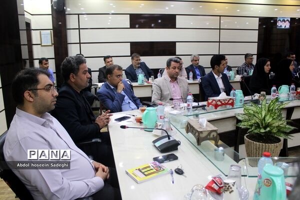 جلسه هم اندیشی مدیرکل آموزش و پرورش استان بوشهر با روسای ادارات داخلی و کارشناس مسئولان اداره کل