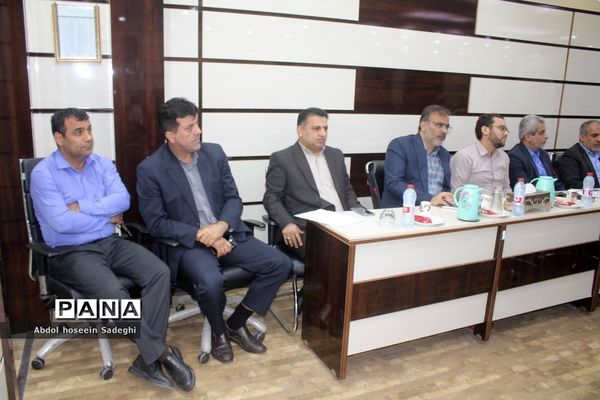 جلسه هم اندیشی مدیرکل آموزش و پرورش استان بوشهر با روسای ادارات داخلی و کارشناس مسئولان اداره کل