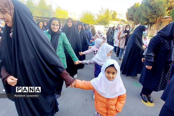تدریس خلاقانه نشانه «ز» و «ر» در دبستان حکمت نبوی ناحیه دو شهرری