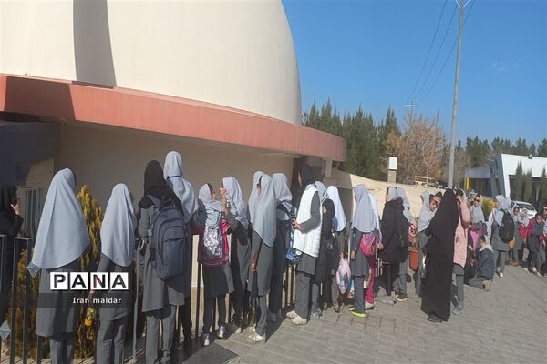 بازدید دانش‌آموزان دبستان لطیفه از انگاریوم دانشگاه فردوسی