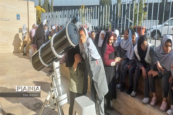 بازدید دانش‌آموزان دبستان لطیفه از انگاریوم دانشگاه فردوسی