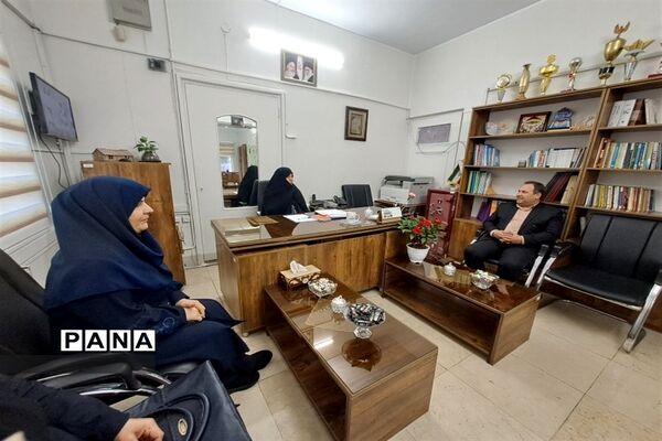 تقدیر از مدارس فعال در جذب تشکیلات پیشتازان منطقه ۱۰
